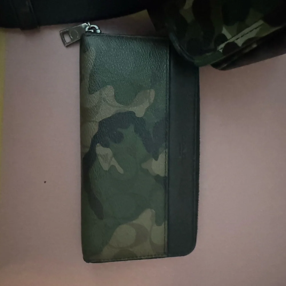 Coach Camouflage Messenger Bag and Coach Zippy Wallet - Picture 15 of 15